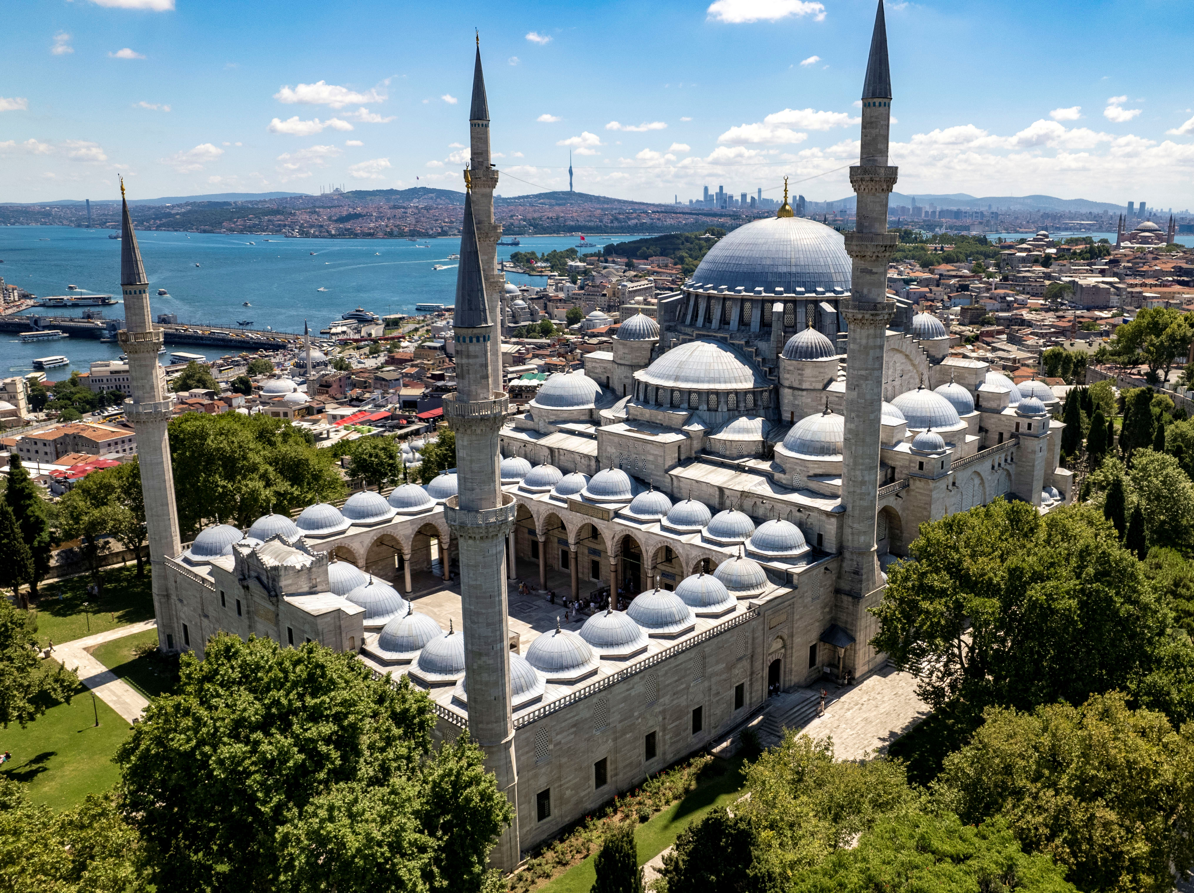 SüleymaniyeMosqueIstanbul_(cropped).jpg